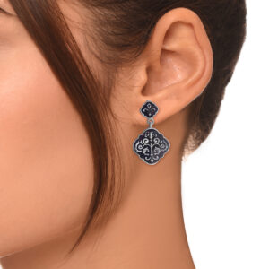 Orecchino con pendente smalto blu